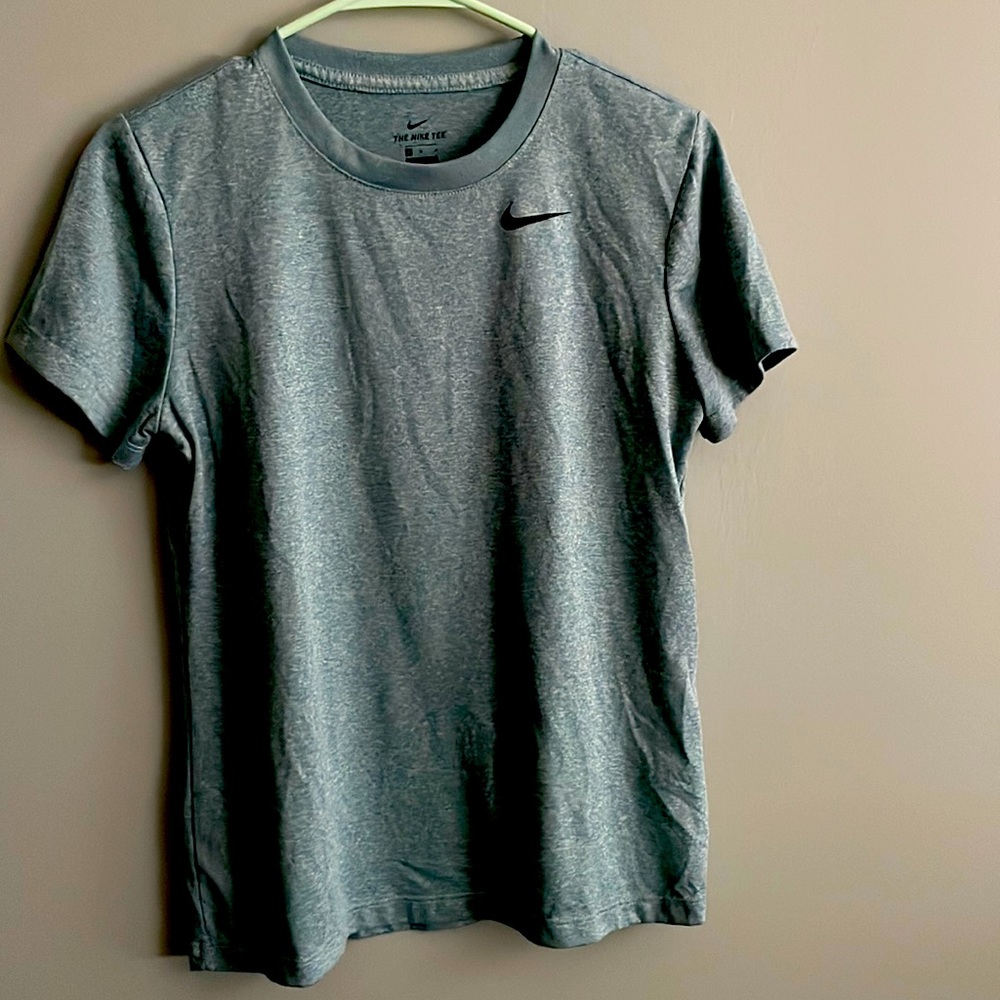Nike Women's t shirt, size M, heathered light turquoise and white, Dri fit EUC